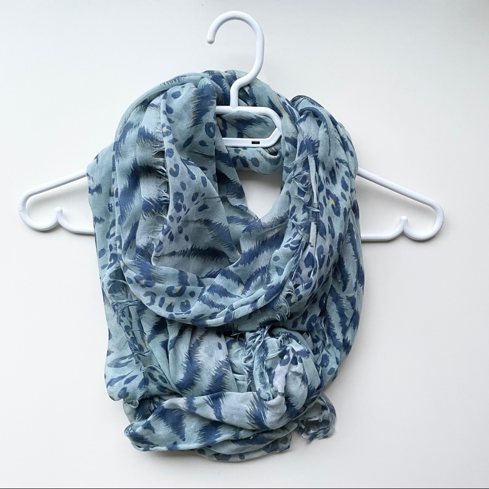 🛍 3/$20 Pattern Scarf - Picture 4 of 15